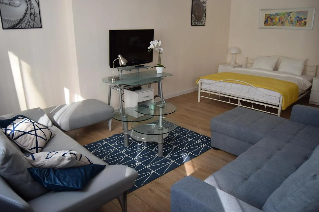 Be My Guest - Marszalkowska Studio - Center Of Warsaw Subway Wi-Fi Breakfast 0*,  Polen