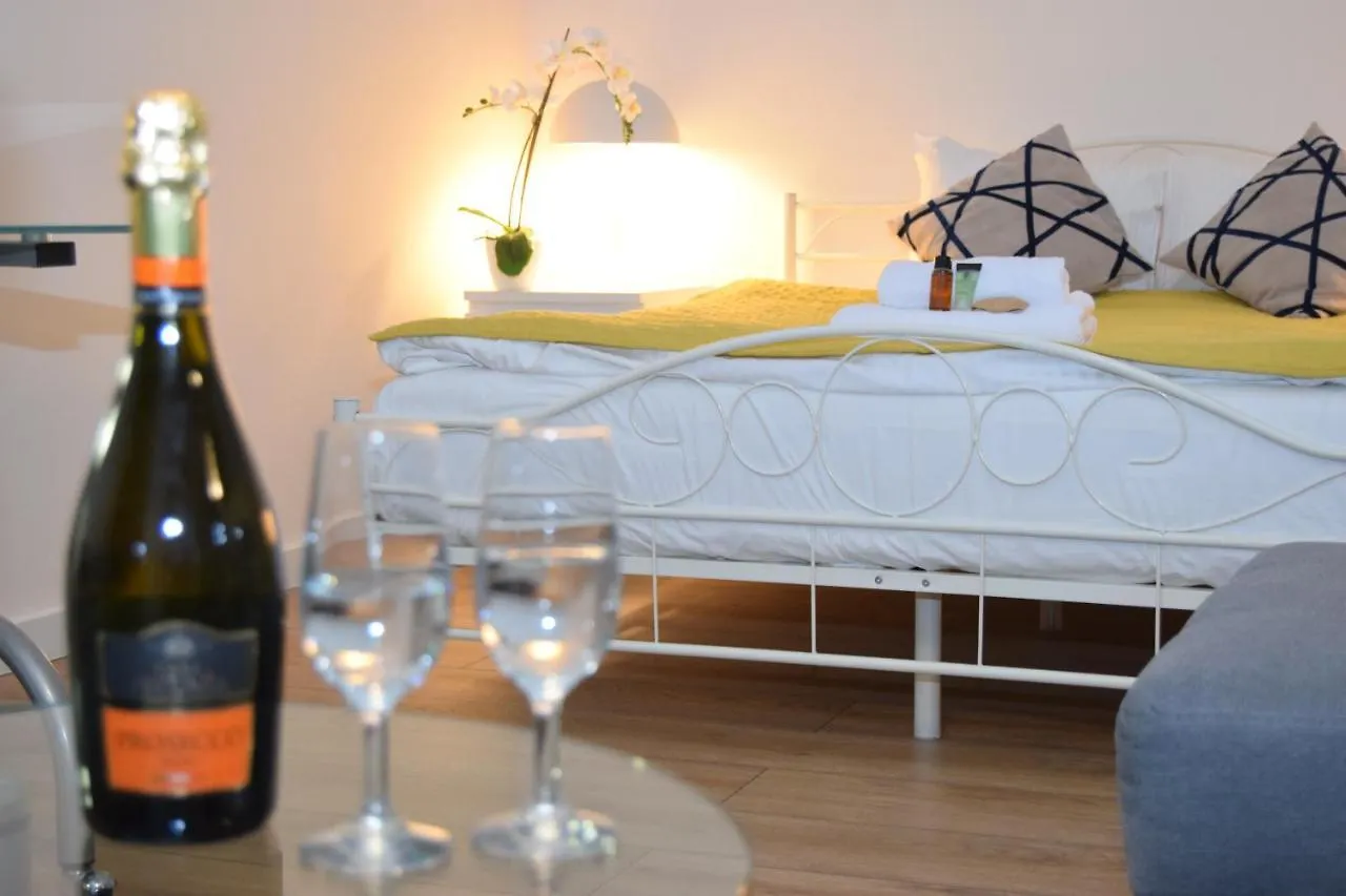Be My Guest - Marszalkowska Studio - Center Of Warsaw Subway Wi-Fi Breakfast 0*,